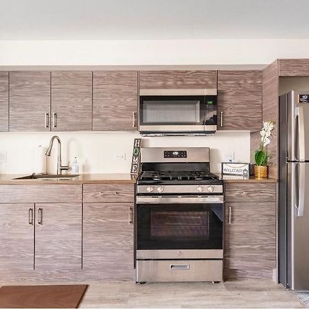 Cozy 2 Brm Apartment Mins Away From United Center Chicago Eksteriør billede