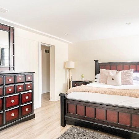 Cozy 2 Brm Apartment Mins Away From United Center Chicago Eksteriør billede
