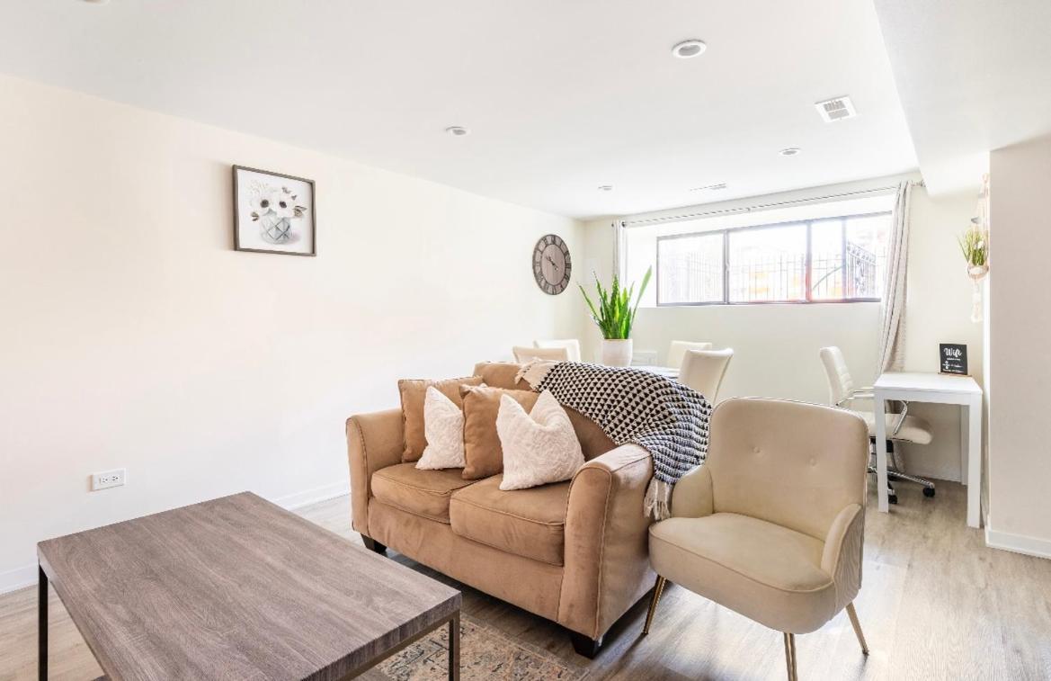 Cozy 2 Brm Apartment Mins Away From United Center Chicago Eksteriør billede