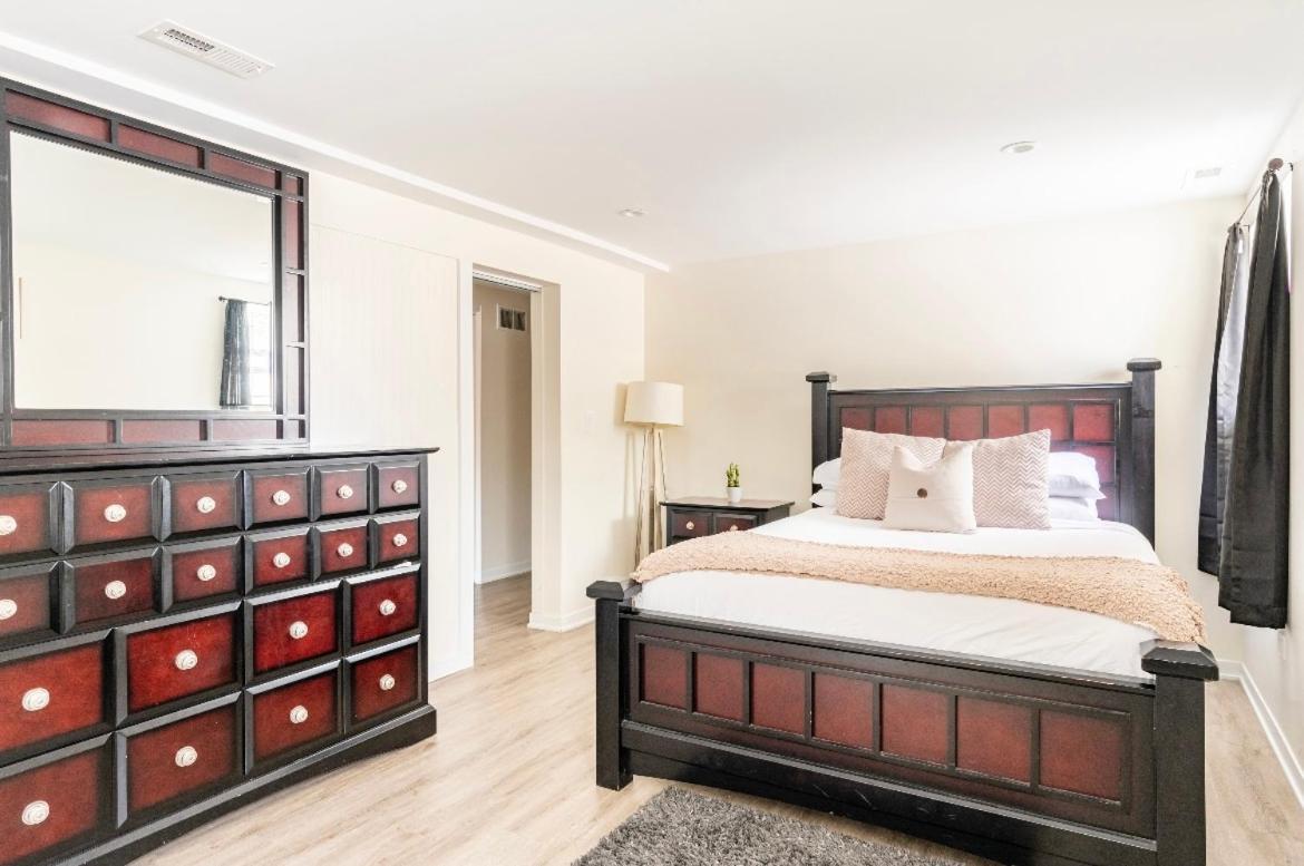 Cozy 2 Brm Apartment Mins Away From United Center Chicago Eksteriør billede